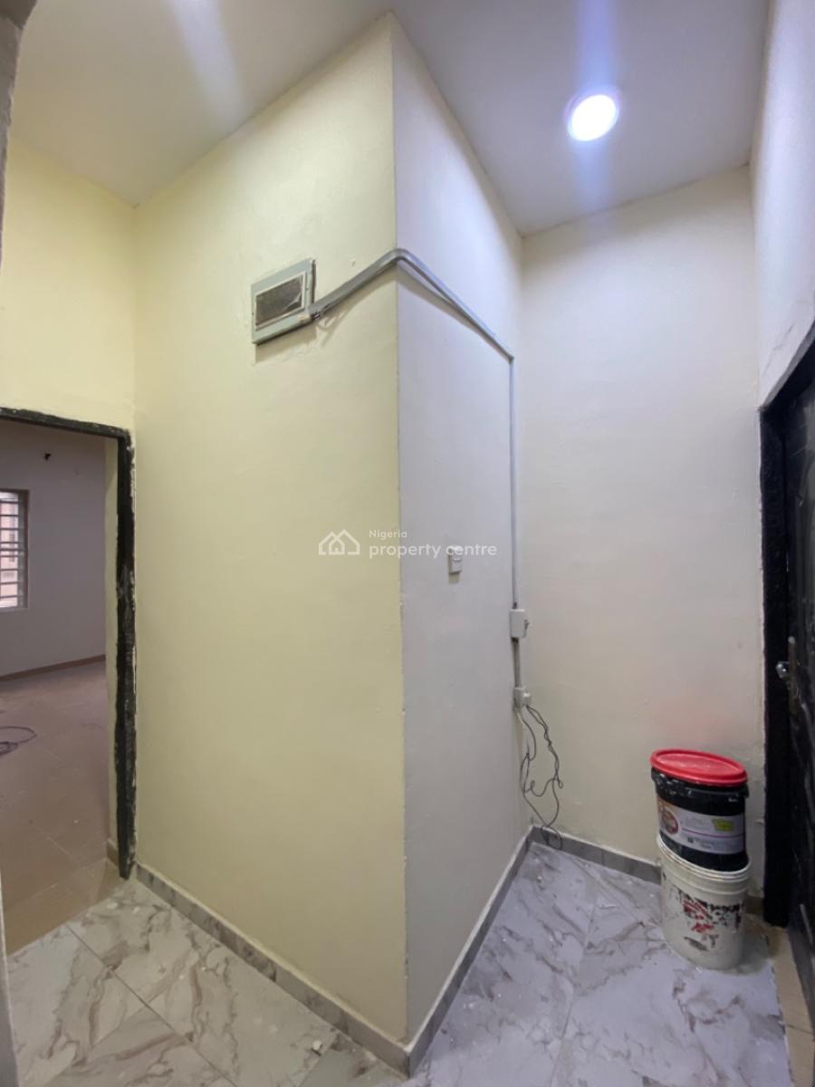 Spacious 3 Bedroom Apartment Upstairs, Osapa London, Osapa, Lekki, Lagos, Flat / Apartment for Rent