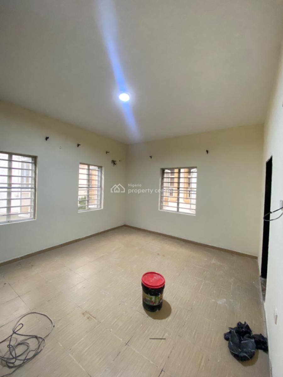 Spacious 3 Bedroom Apartment Upstairs, Osapa London, Osapa, Lekki, Lagos, Flat / Apartment for Rent