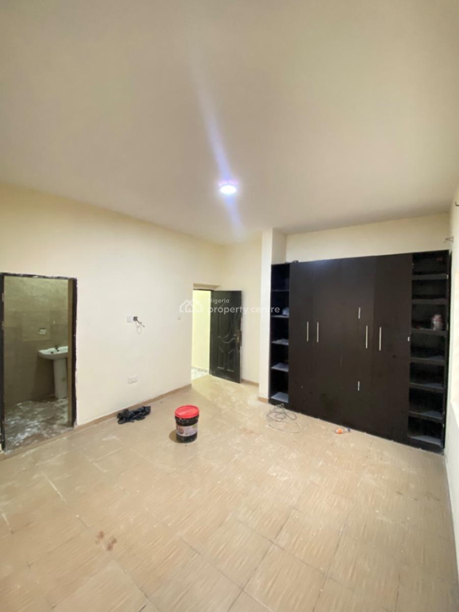 Spacious 3 Bedroom Apartment Upstairs, Osapa London, Osapa, Lekki, Lagos, Flat / Apartment for Rent