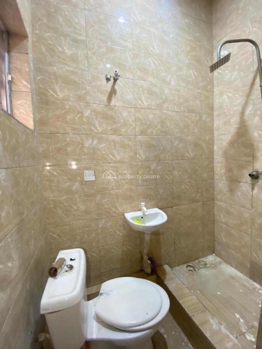 Spacious 3 Bedroom Apartment Upstairs, Osapa London, Osapa, Lekki, Lagos, Flat / Apartment for Rent