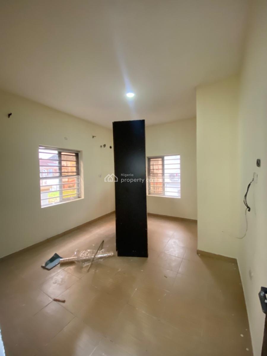 Spacious 3 Bedroom Apartment Upstairs, Osapa London, Osapa, Lekki, Lagos, Flat / Apartment for Rent