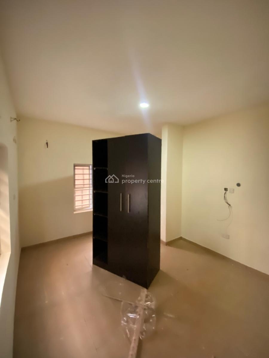 Spacious 3 Bedroom Apartment Upstairs, Osapa London, Osapa, Lekki, Lagos, Flat / Apartment for Rent