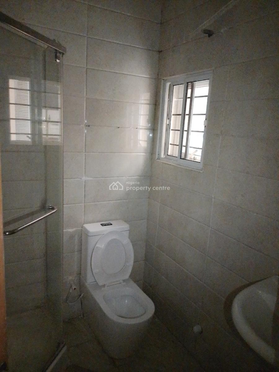 Standard Serviced Mini Flat with 2 Toilet Acs Swimming Pool ,gym., Off Admiralty Road, Lekki Phase 1, Lekki, Lagos, Flat / Apartment for Rent