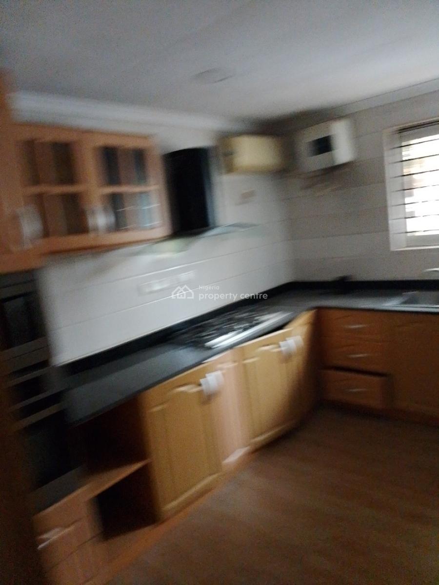 Standard Serviced Mini Flat with 2 Toilet Acs Swimming Pool ,gym., Off Admiralty Road, Lekki Phase 1, Lekki, Lagos, Flat / Apartment for Rent