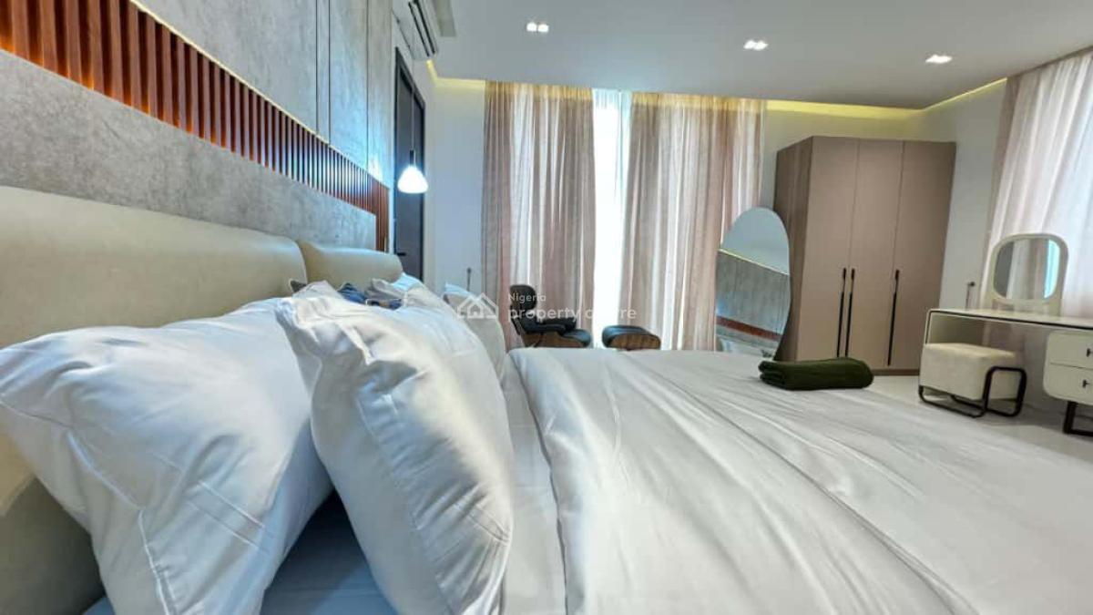 Luxury Spacious 2 Bedroom Apartment with Swimming Pool and Gymnasium, Housekeeping,soccer Table,spacious Balconies, Lekki Phase 1, Lekki, Lagos, Flat / Apartment Short Let