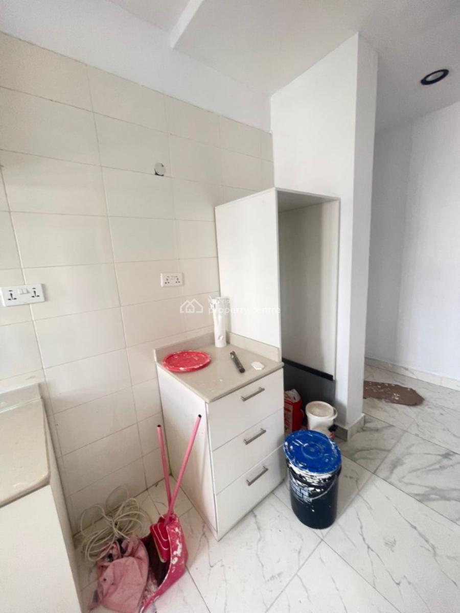 Spacious and Fully Serviced 2bedroom Apartment, Ologolo, Lekki, Lagos, Flat / Apartment for Rent