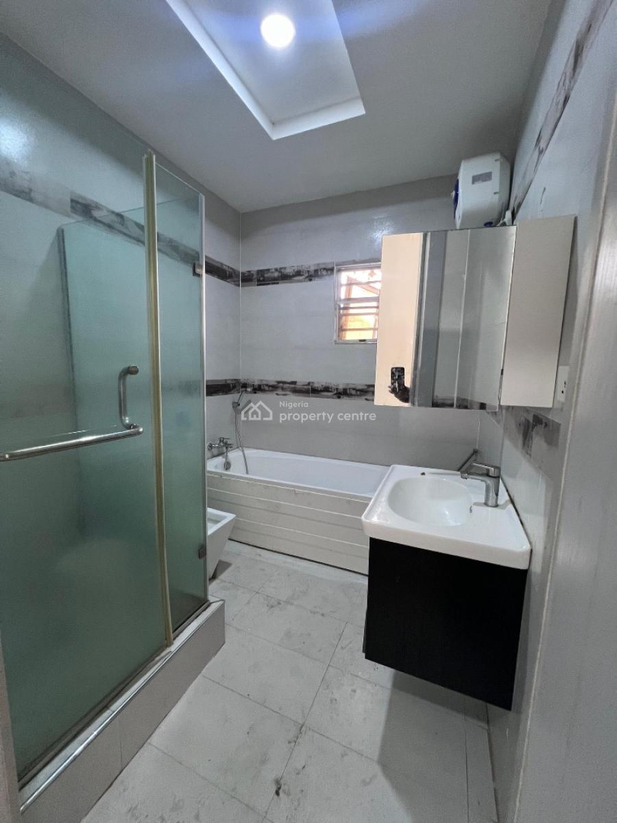 Luxury Master Bedroom (spc Floor), Vbay Estate, Orchid Road, Lekki, Lagos, Flat / Apartment for Rent