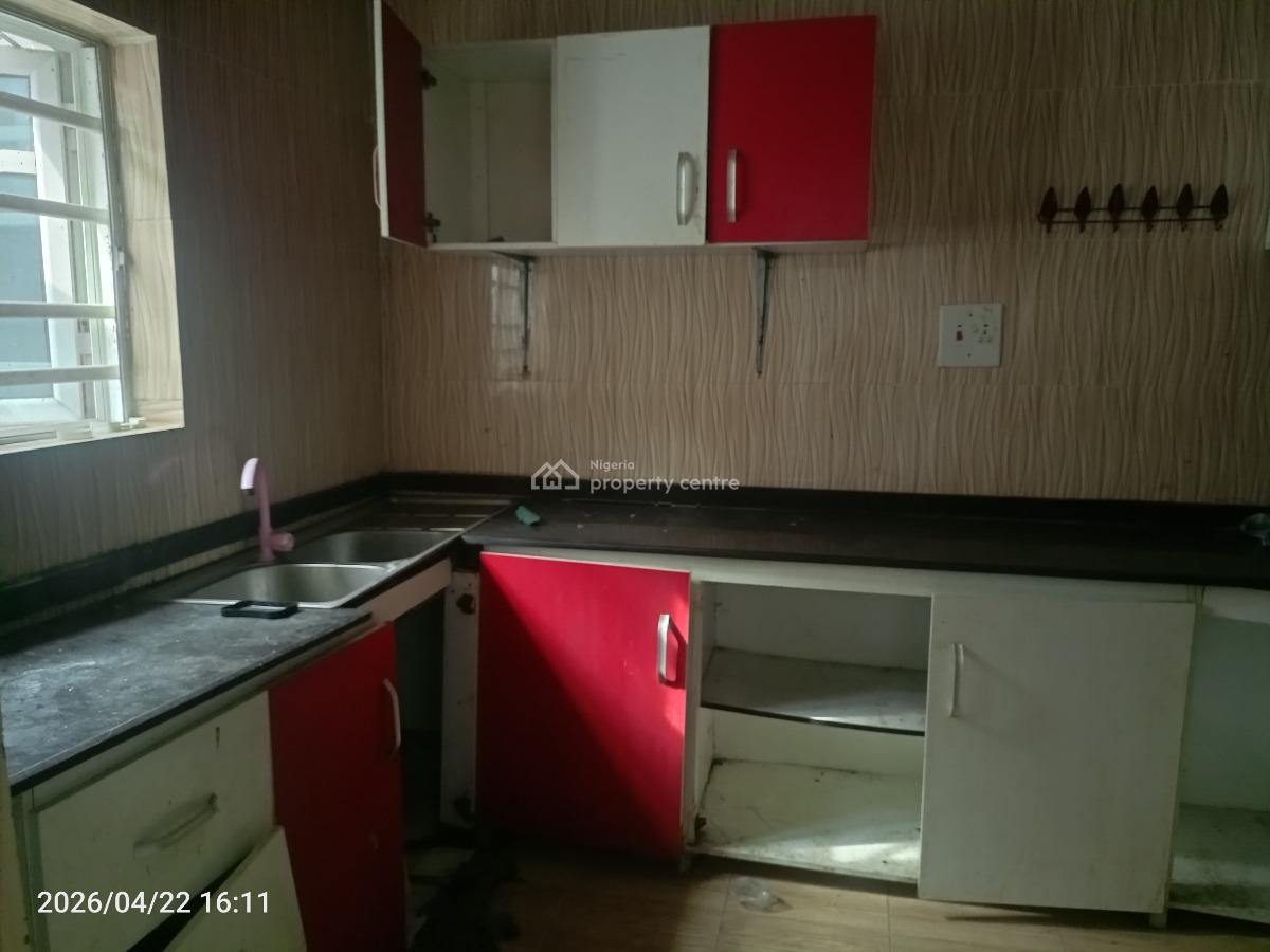 3 Bedroom Luxurious Upstairs Flat, Ogoyo, Close to Lekki Scheme 2., Ilaje, Ajah, Lagos, Flat / Apartment for Rent