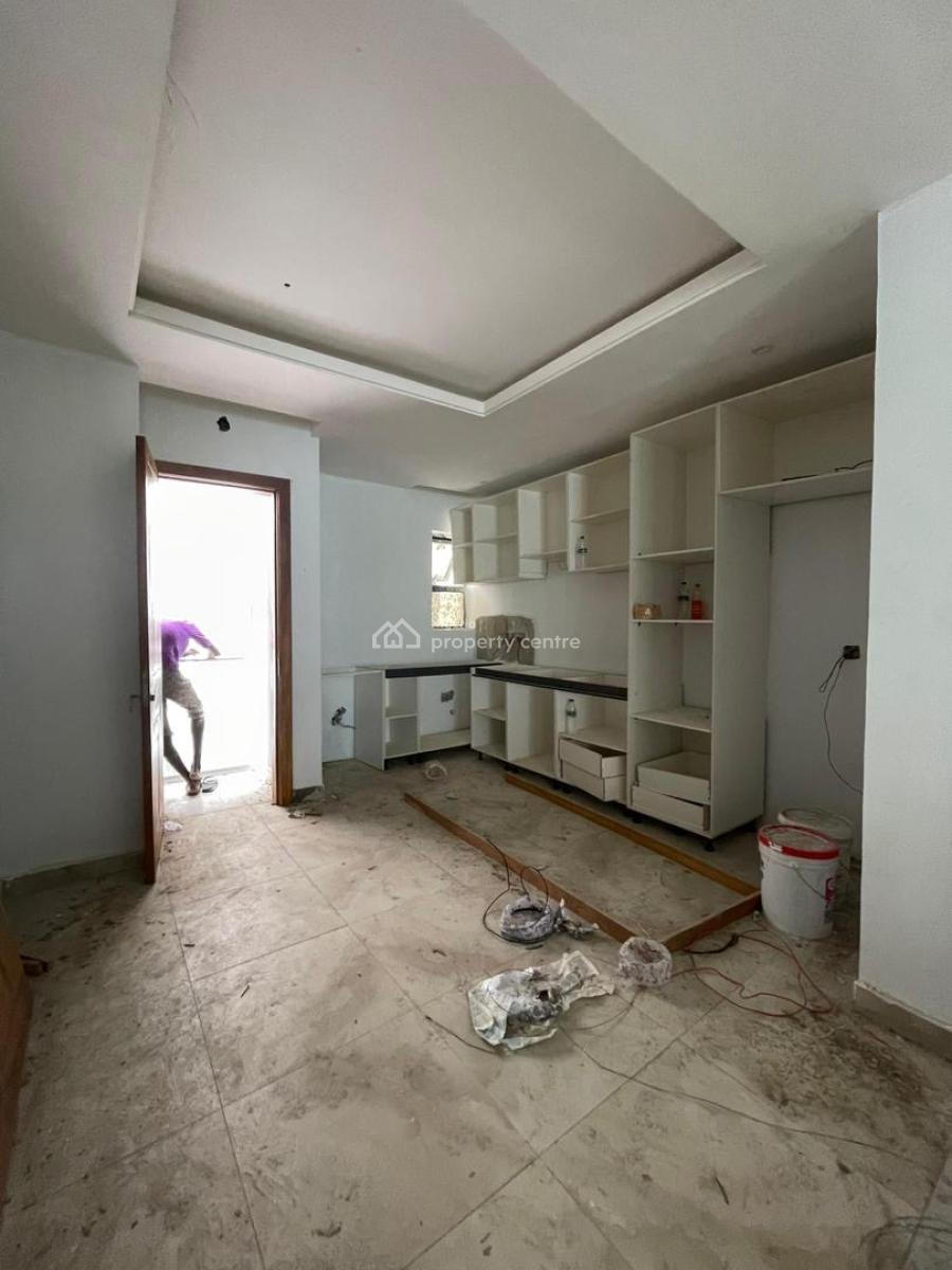 Exquisite 2 Bedroom Penthouse with Pool and Gym  in a Serene Estate, Beautiful Home in a Call to Access Estate in a Flood Free Location, Lekki Phase 1, Lekki, Lagos, House for Sale