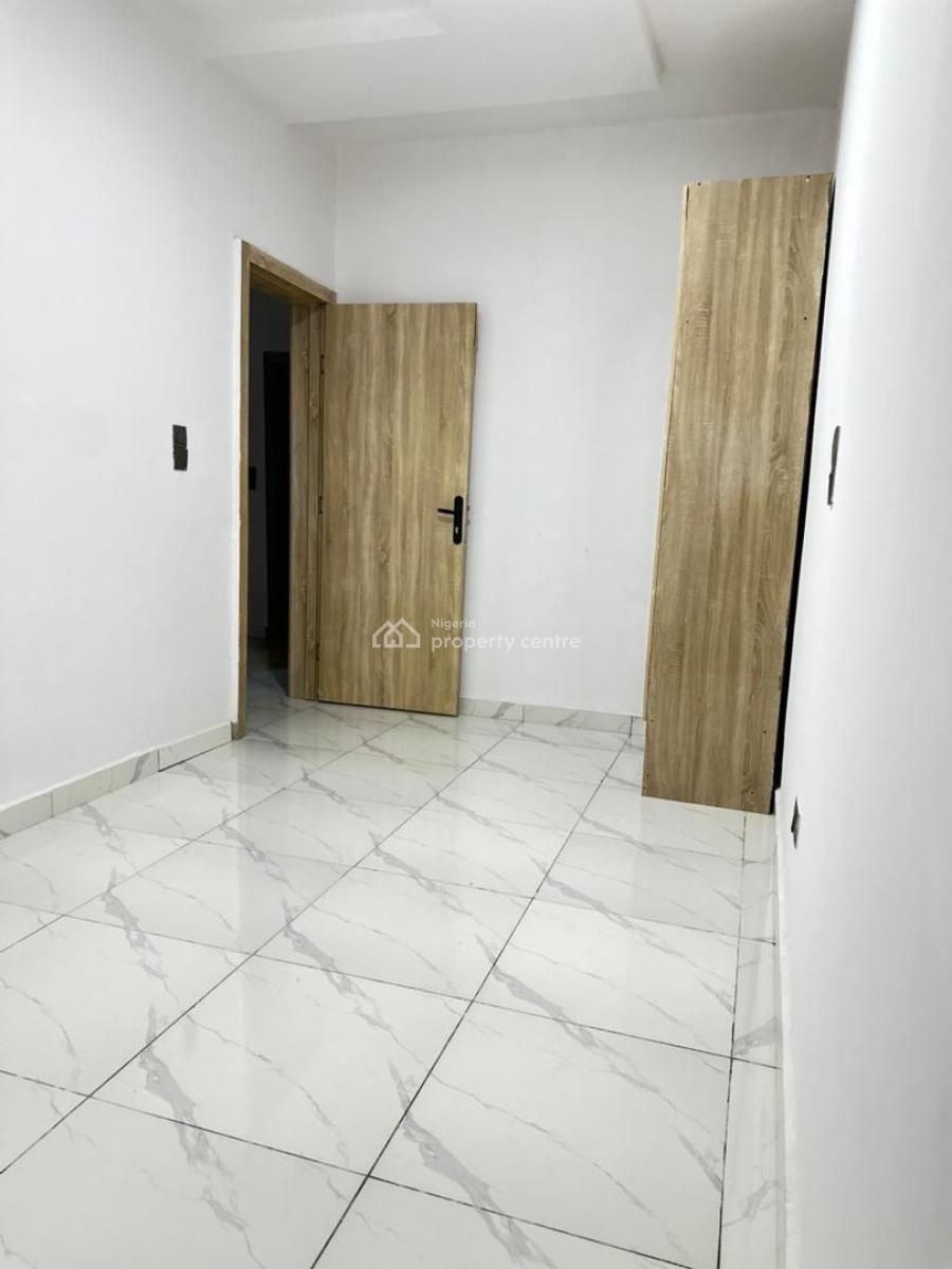 24/7 Power: Madam Room Upstairs for Shared Apartment: Very Spacious, Spring Gardens Estate (gate 2) Orchid Road, Lekki, Lagos, Self Contain (single Rooms) for Rent
