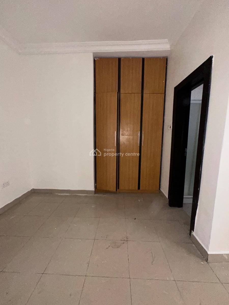 Specious and Newly Renovated 3bedroom Flat, Spg Road Ologolo, Lekki, Lagos, Flat / Apartment for Rent