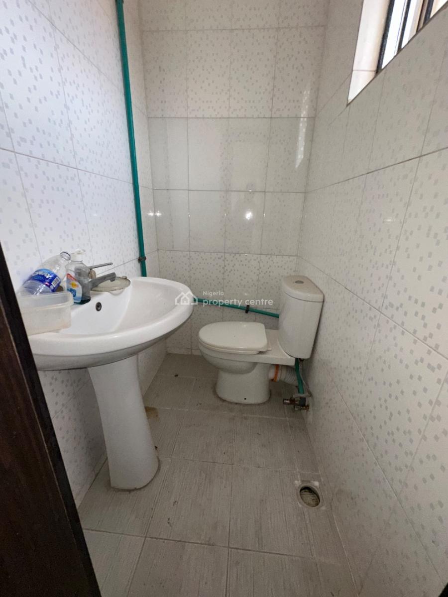 Specious and Newly Renovated 3bedroom Flat, Spg Road Ologolo, Lekki, Lagos, Flat / Apartment for Rent