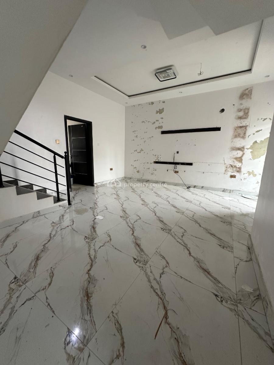 Specious 3bed Room Massonette +bq, in a Secure Estate Ologolo, Lekki, Lagos, Flat / Apartment for Rent