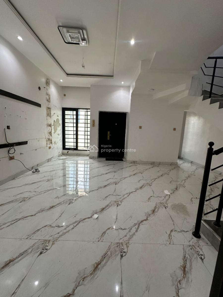 Specious 3bed Room Massonette +bq, in a Secure Estate Ologolo, Lekki, Lagos, Flat / Apartment for Rent