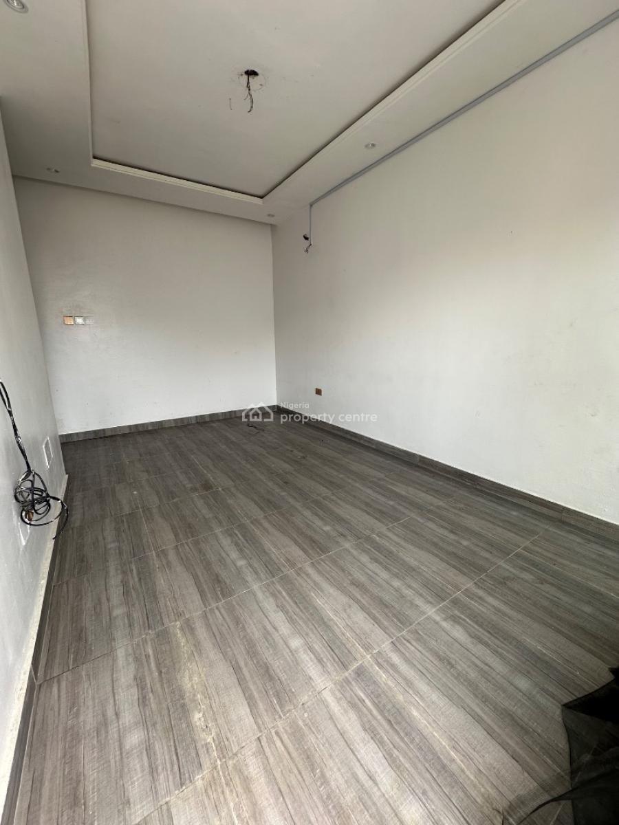 Specious 3bed Room Massonette +bq, in a Secure Estate Ologolo, Lekki, Lagos, Flat / Apartment for Rent