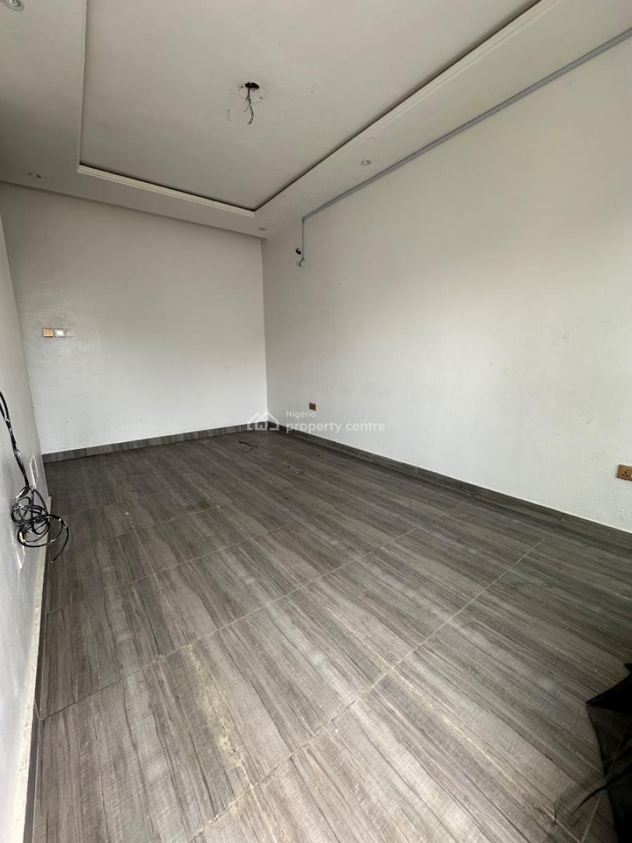 Specious 3bed Room Massonette +bq, in a Secure Estate Ologolo, Lekki, Lagos, Flat / Apartment for Rent