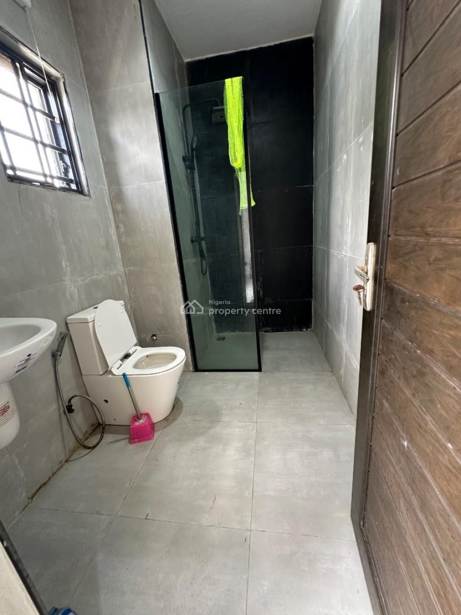 Specious 3bed Room Massonette +bq, in a Secure Estate Ologolo, Lekki, Lagos, Flat / Apartment for Rent