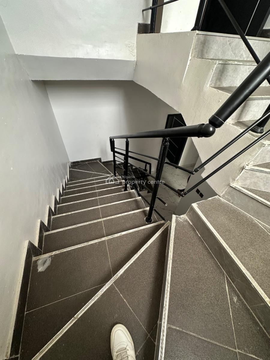 Specious 3bed Room Massonette +bq, in a Secure Estate Ologolo, Lekki, Lagos, Flat / Apartment for Rent