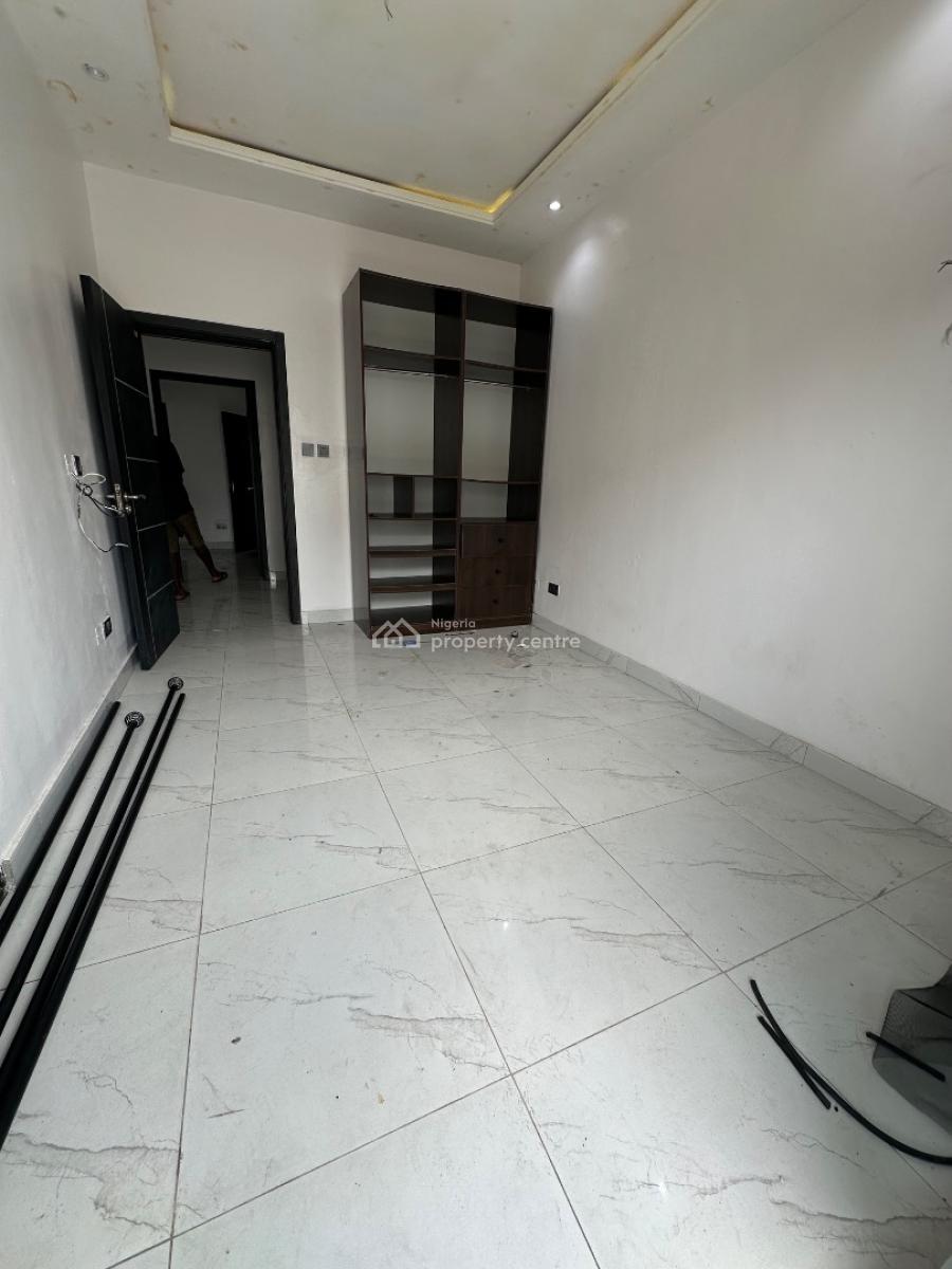 Specious 3bed Room Massonette +bq, in a Secure Estate Ologolo, Lekki, Lagos, Flat / Apartment for Rent