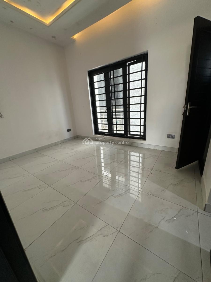 Specious 3bed Room Massonette +bq, in a Secure Estate Ologolo, Lekki, Lagos, Flat / Apartment for Rent