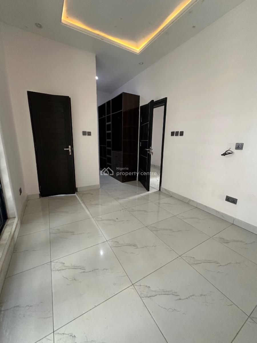 Specious 3bed Room Massonette +bq, in a Secure Estate Ologolo, Lekki, Lagos, Flat / Apartment for Rent