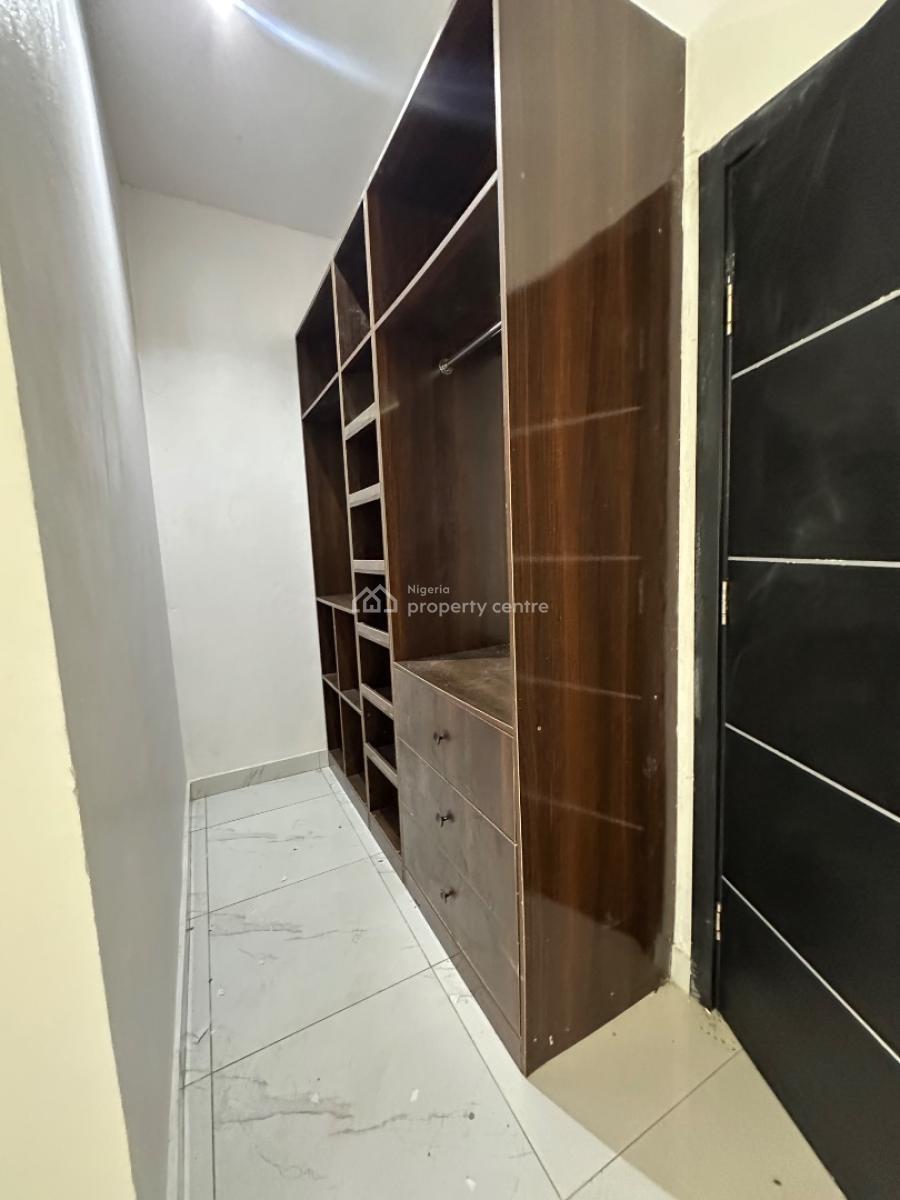 Specious 3bed Room Massonette +bq, in a Secure Estate Ologolo, Lekki, Lagos, Flat / Apartment for Rent