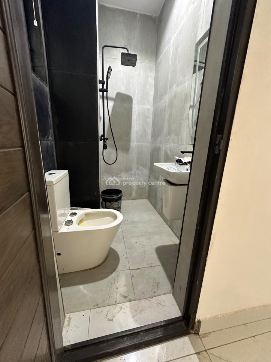 Specious 3bed Room Massonette +bq, in a Secure Estate Ologolo, Lekki, Lagos, Flat / Apartment for Rent