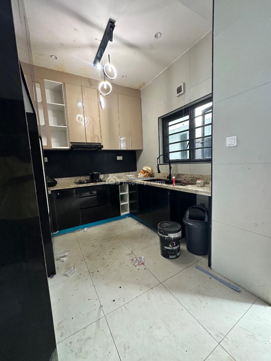 Specious 3bed Room Massonette +bq, in a Secure Estate Ologolo, Lekki, Lagos, Flat / Apartment for Rent