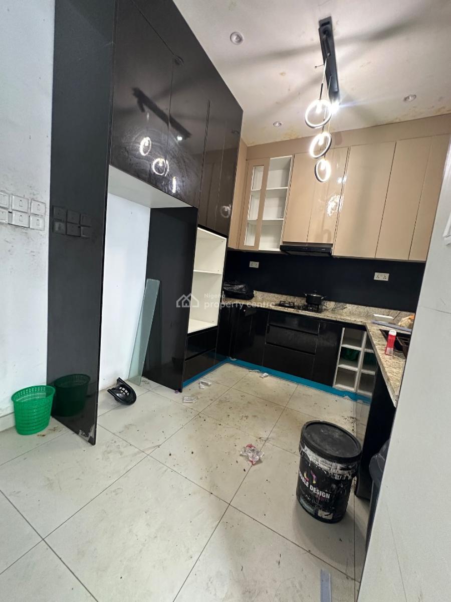 Specious 3bed Room Massonette +bq, in a Secure Estate Ologolo, Lekki, Lagos, Flat / Apartment for Rent