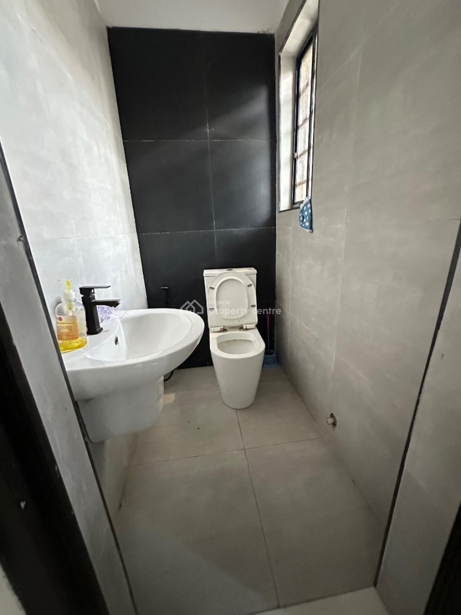 Specious 3bed Room Massonette +bq, in a Secure Estate Ologolo, Lekki, Lagos, Flat / Apartment for Rent