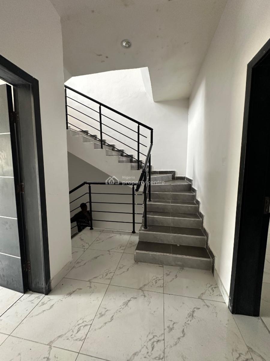 Specious 3bed Room Massonette +bq, in a Secure Estate Ologolo, Lekki, Lagos, Flat / Apartment for Rent