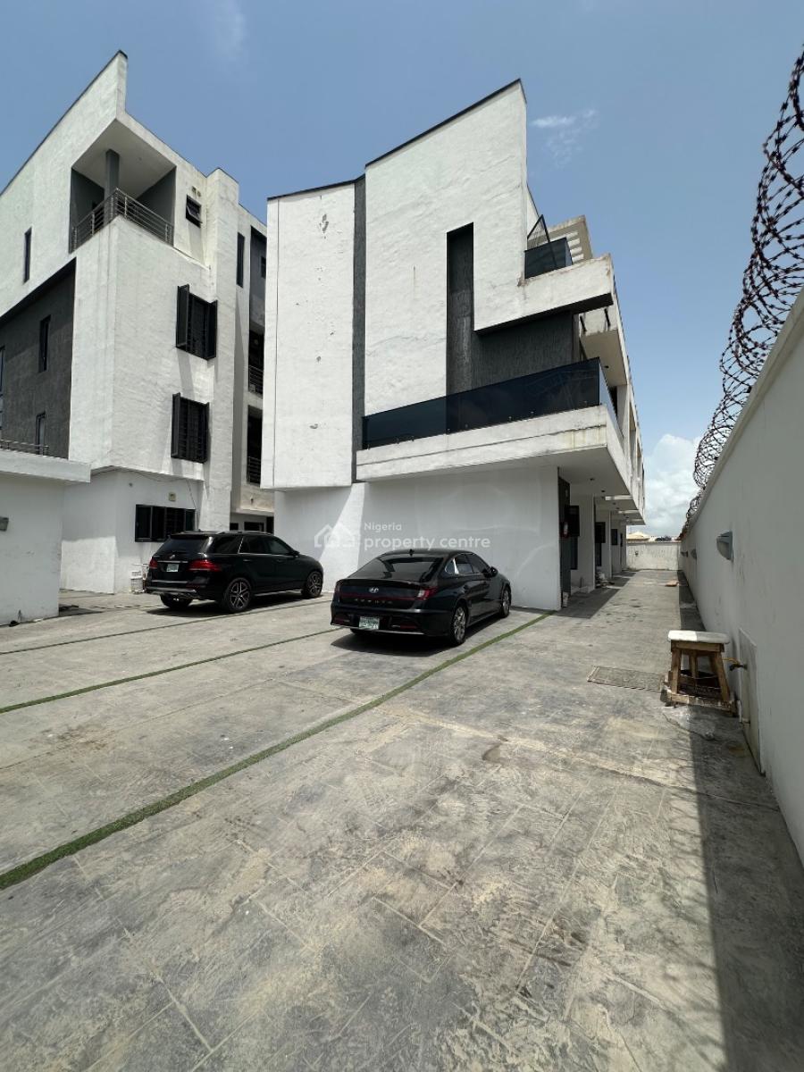 Specious 3bed Room Massonette +bq, in a Secure Estate Ologolo, Lekki, Lagos, Flat / Apartment for Rent