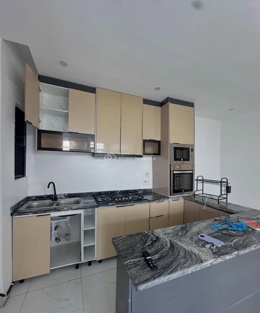 Well Maintained 2 Bedroom Apartment, Lekki, Lekki Phase 1, Lekki, Lagos, Flat / Apartment for Rent