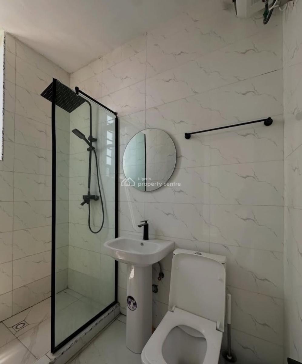 Well Maintained 2 Bedroom Apartment, Lekki, Lekki Phase 1, Lekki, Lagos, Flat / Apartment for Rent