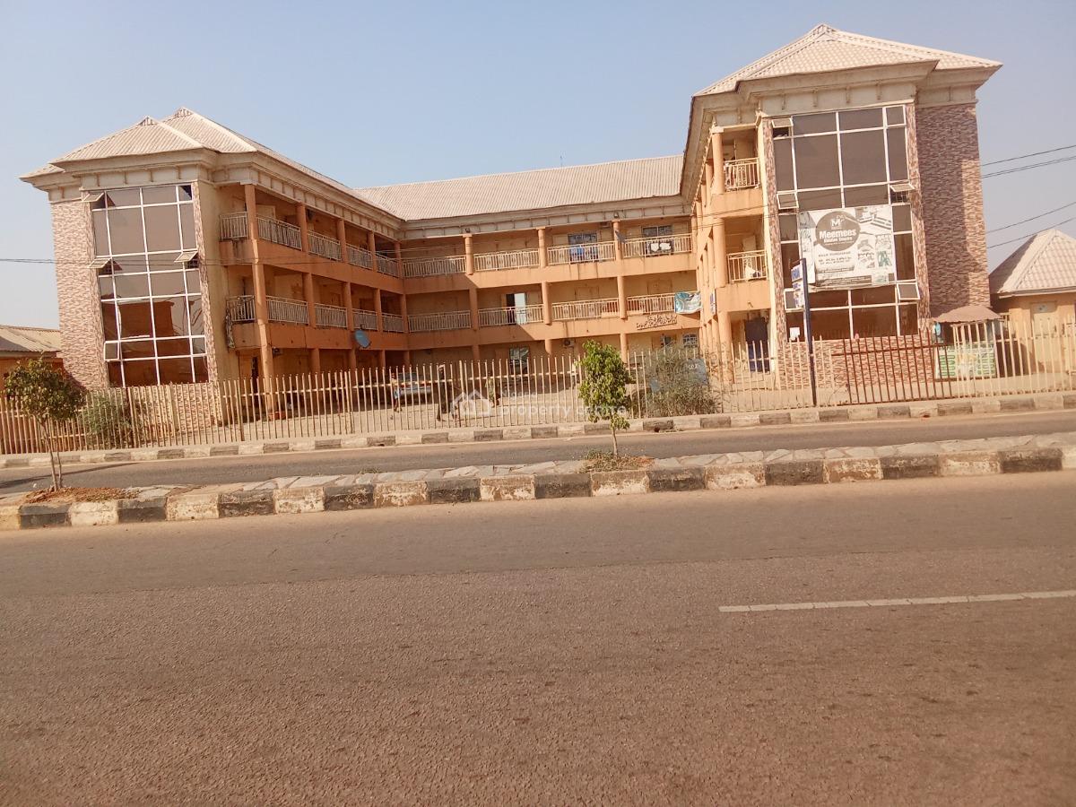 an Ensuite Office /shop Space, Dutsen Kura Opposite Police Headquarters Minna, Minna, Niger, Shop for Rent