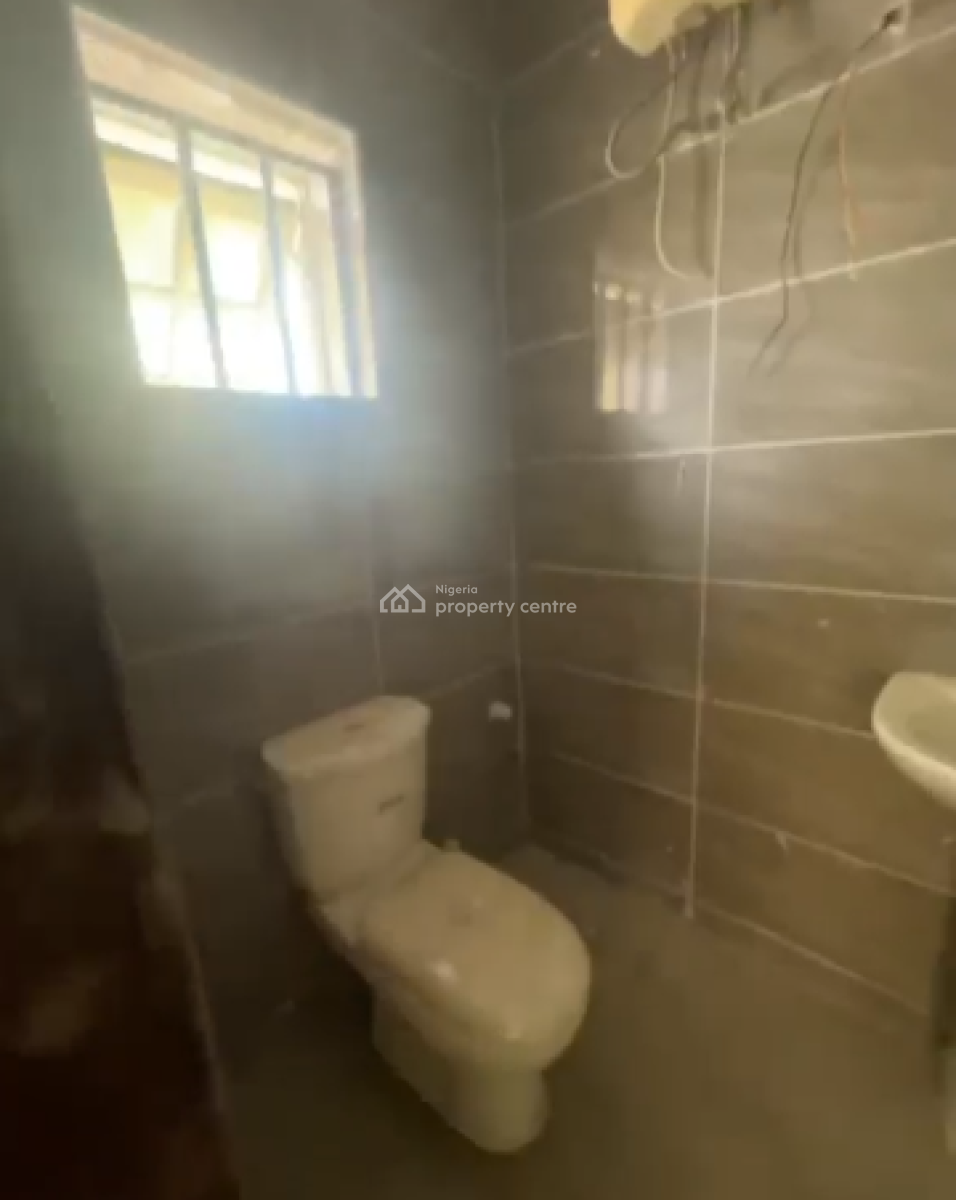 Semi Master Bedroom Upstairs, Orchid Rd, Lekki Phase 2, Lekki, Lagos, Flat / Apartment for Rent