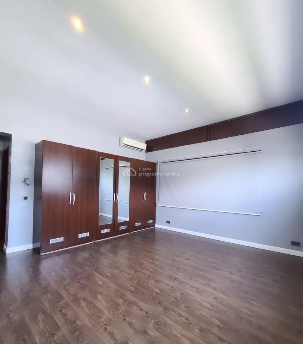 Serviced with 24/7 Power Supply 3 Bedroom En-suite Flat with an Enclos, Lekki Phase 1, Lekki, Lagos, Flat / Apartment for Rent