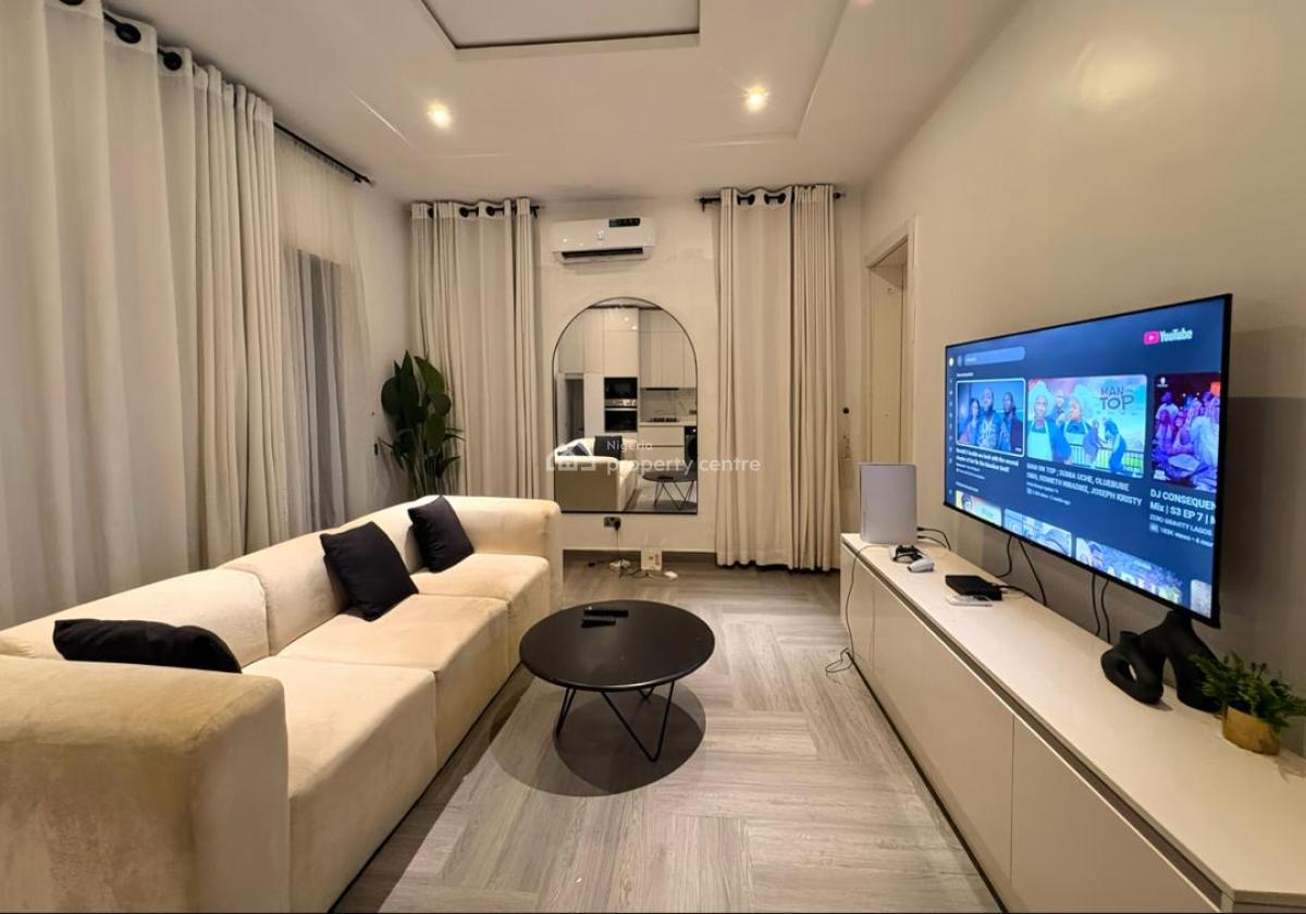 2bedroom Apartment with Ps5, Swimming Pool,air Hockey, 24/7 Security, Lekki Phase 1, Lekki, Lagos, Flat / Apartment Short Let