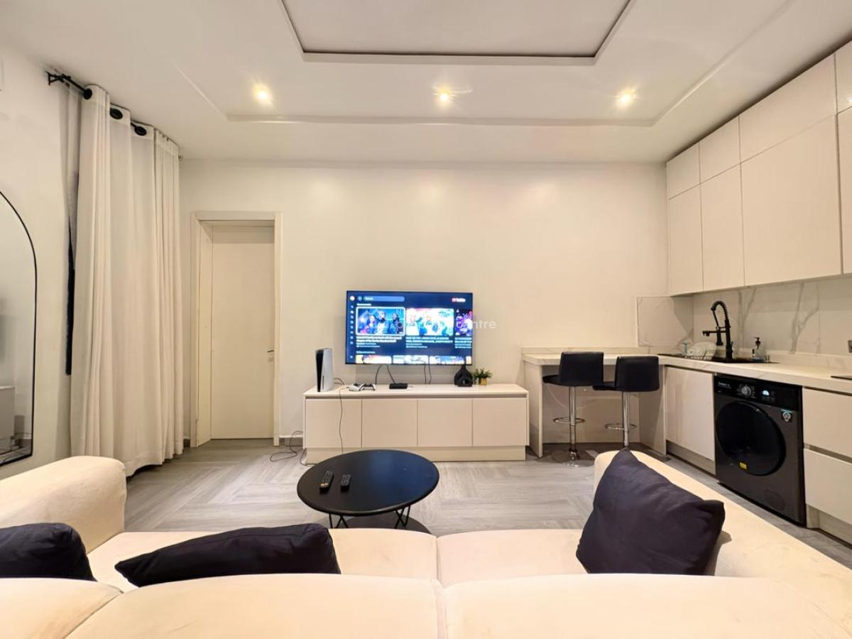 2bedroom Apartment with Ps5, Swimming Pool,air Hockey, 24/7 Security, Lekki Phase 1, Lekki, Lagos, Flat / Apartment Short Let