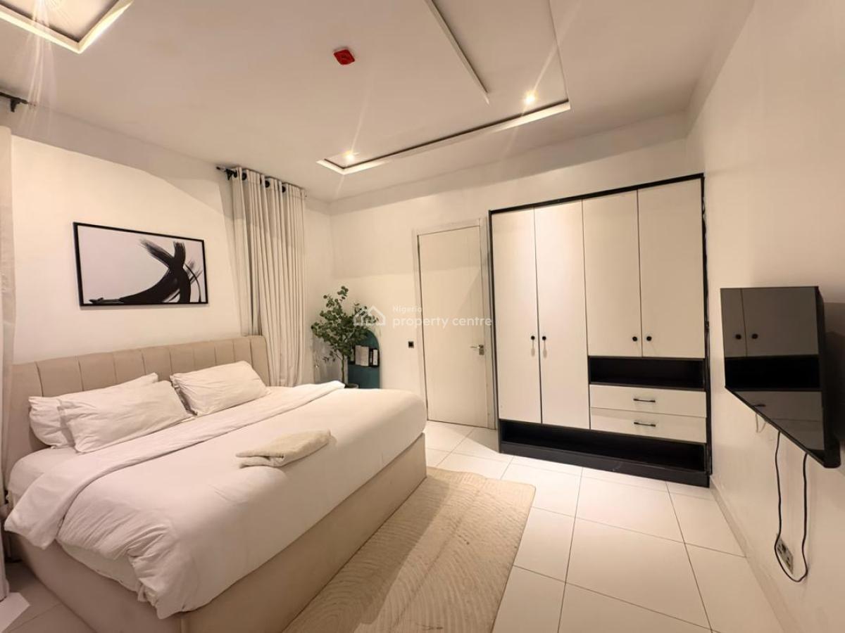 2bedroom Apartment with Ps5, Swimming Pool,air Hockey, 24/7 Security, Lekki Phase 1, Lekki, Lagos, Flat / Apartment Short Let