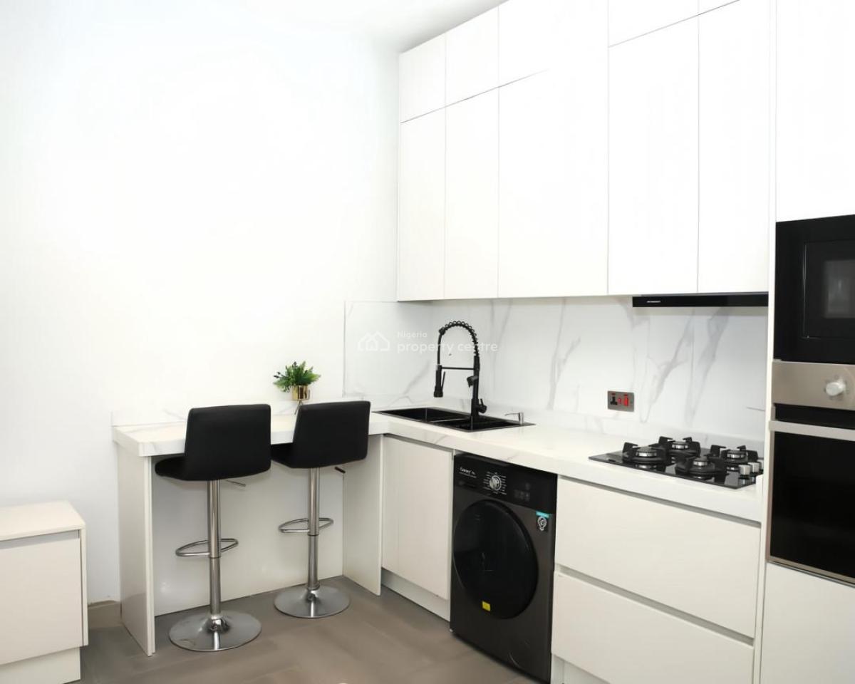 2bedroom Apartment with Ps5, Swimming Pool,air Hockey, 24/7 Security, Lekki Phase 1, Lekki, Lagos, Flat / Apartment Short Let