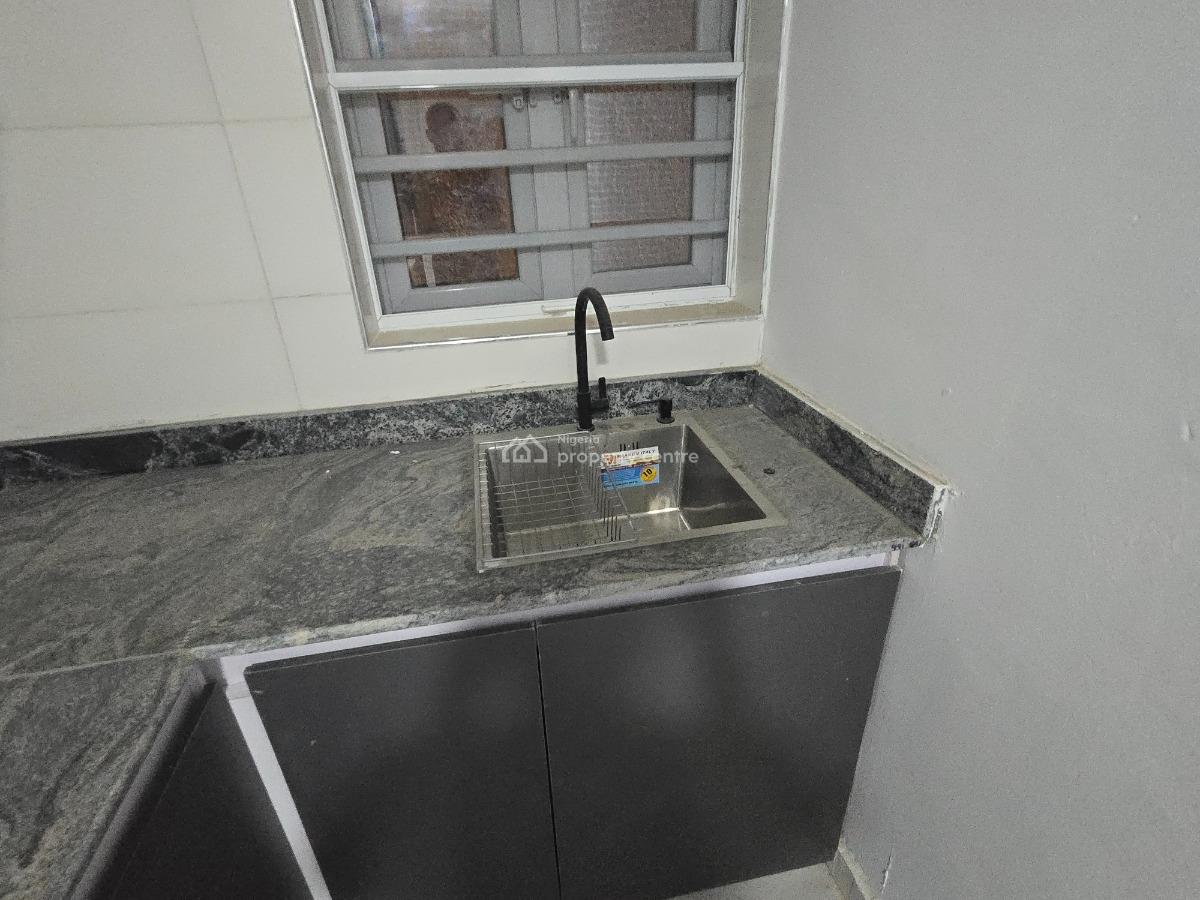 2 Bedroom Flat, Richmond Pearl Estate Road Off Freedom Way Lekki, Lekki Phase 1, Lekki, Lagos, Flat / Apartment for Sale