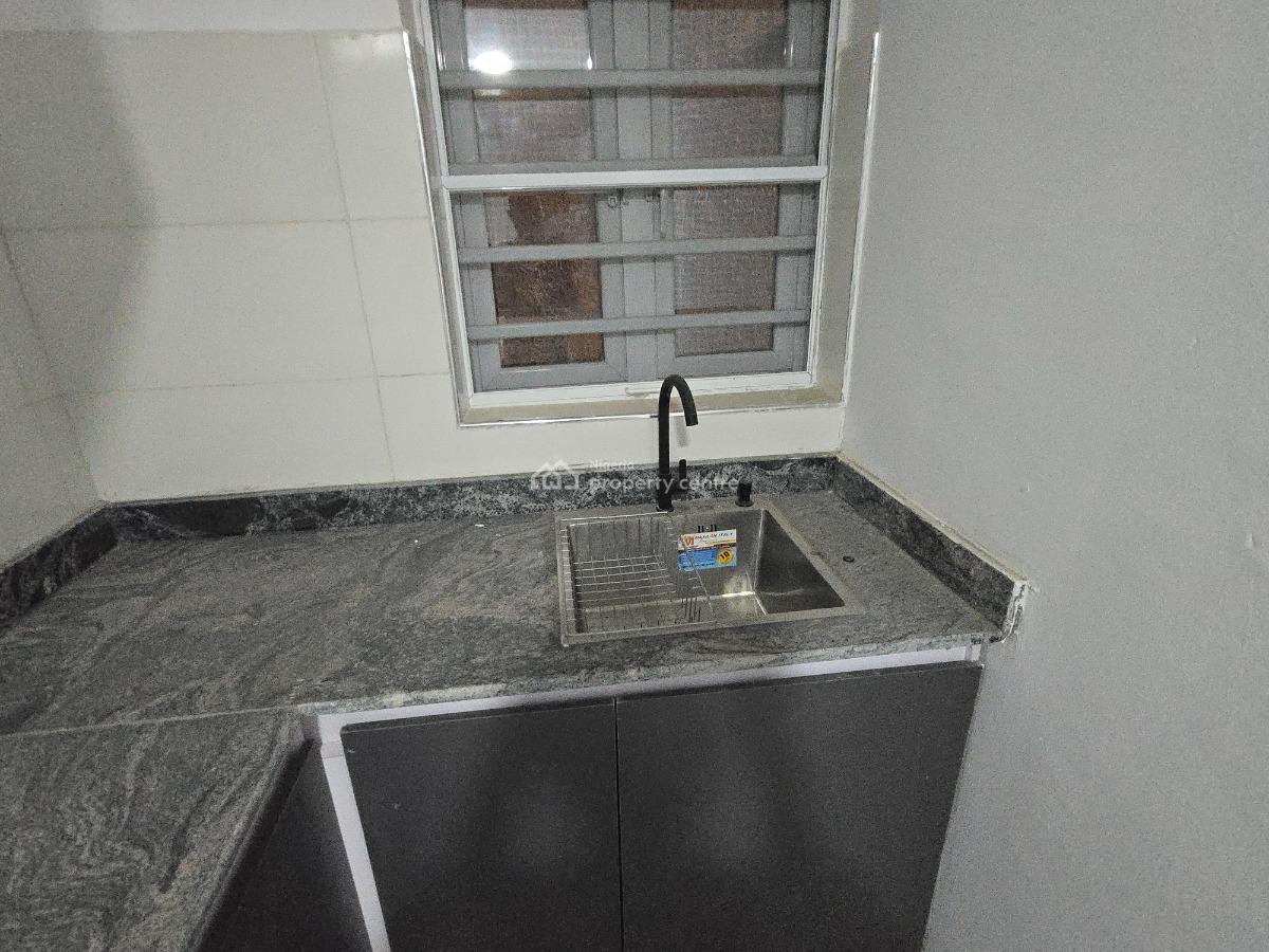 2 Bedroom Flat, Richmond Pearl Estate Road Off Freedom Way Lekki, Lekki Phase 1, Lekki, Lagos, Flat / Apartment for Sale