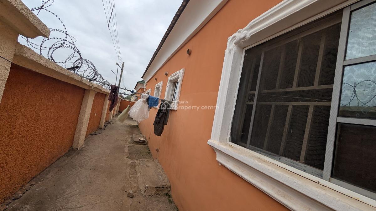 3bedroom with 2room Bq, Apo, Abuja, Detached Bungalow for Sale