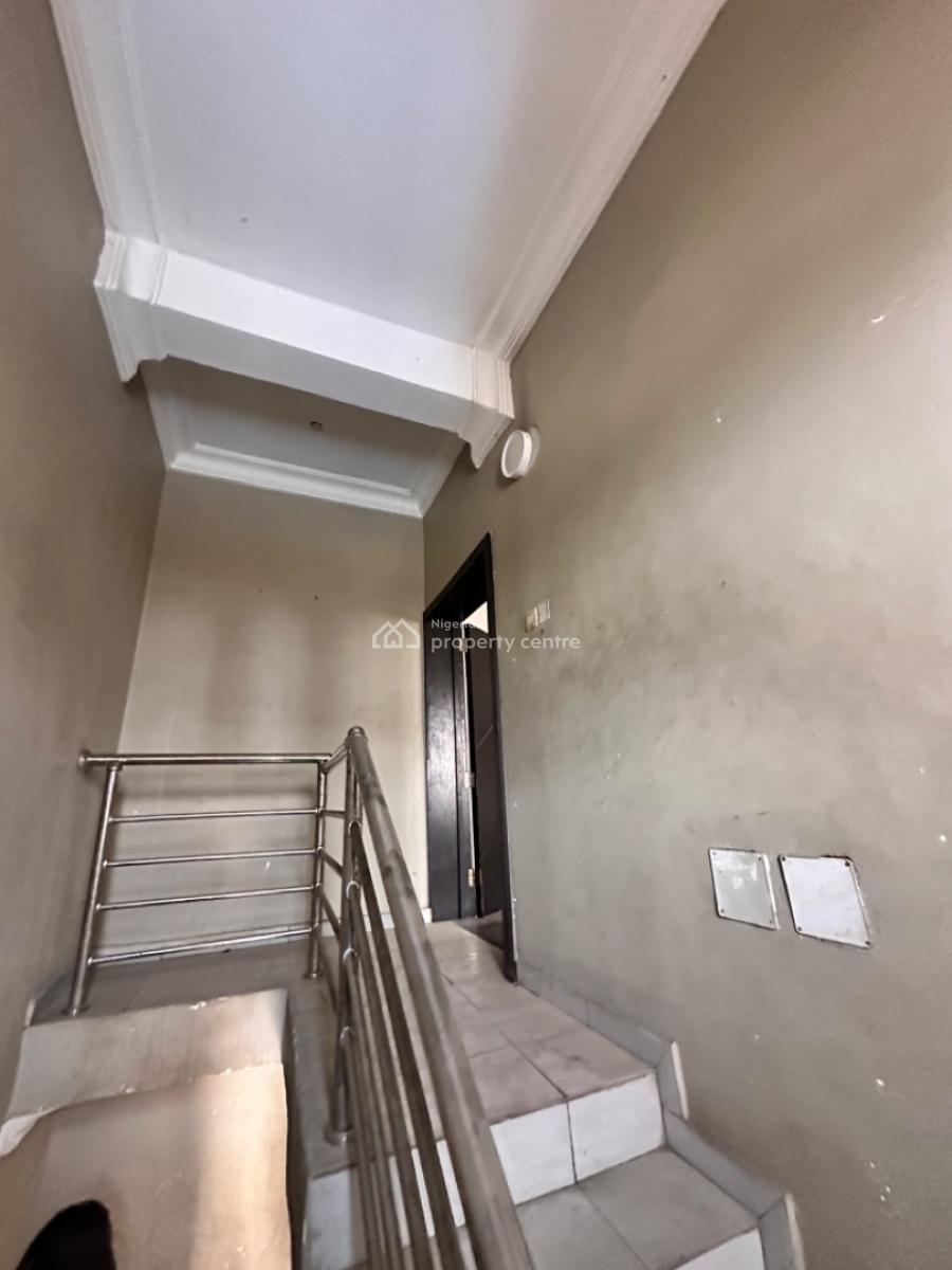 Good Deal 3bedroom Chevron Apartment, Chevron Estate, Lekki, Lagos, Block of Flats for Sale