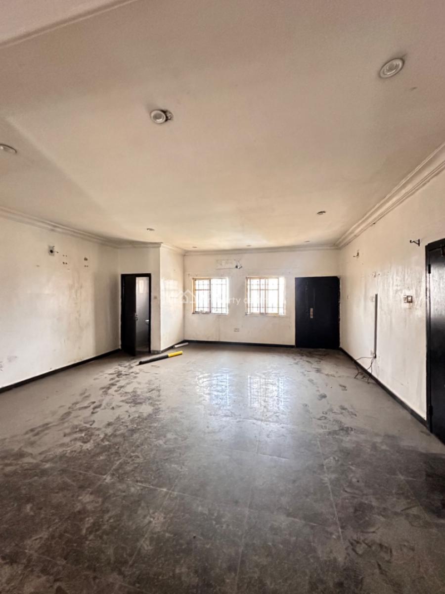 Good Deal 3bedroom Chevron Apartment, Chevron Estate, Lekki, Lagos, Block of Flats for Sale