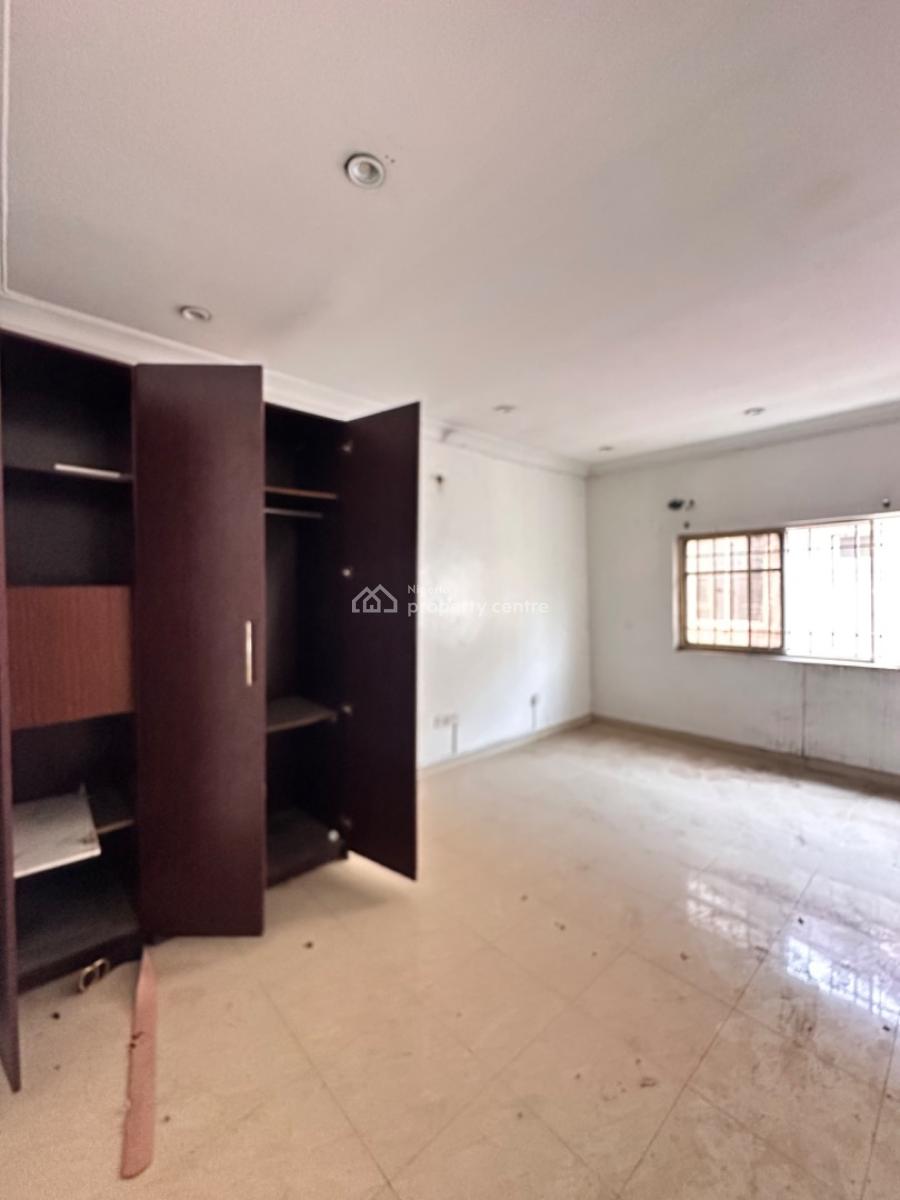 Good Deal 3bedroom Chevron Apartment, Chevron Estate, Lekki, Lagos, Block of Flats for Sale