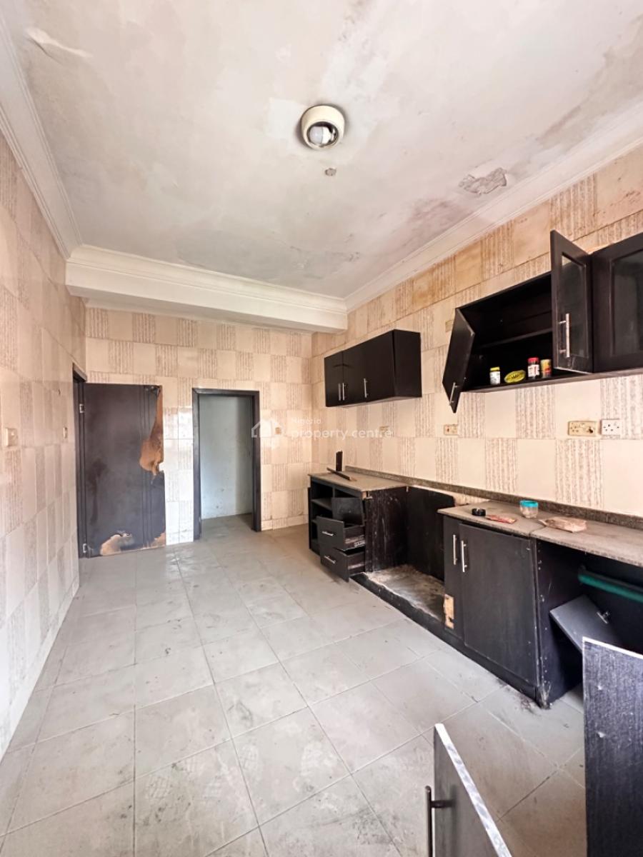 Good Deal 3bedroom Chevron Apartment, Chevron Estate, Lekki, Lagos, Block of Flats for Sale