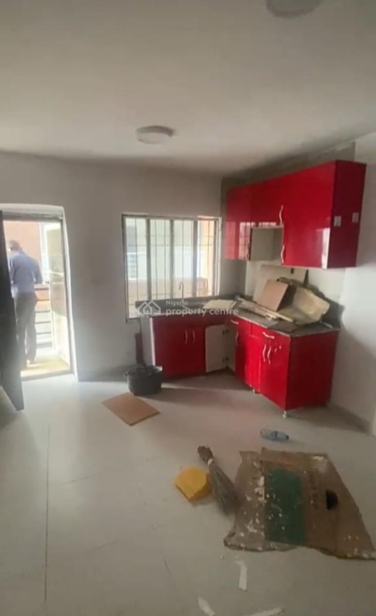 Serviced Upstairs Mini Flat at Ikate { Video}, Spar Road Ikate, Ikate, Lekki, Lagos, Mini Flat (room and Parlour) for Rent