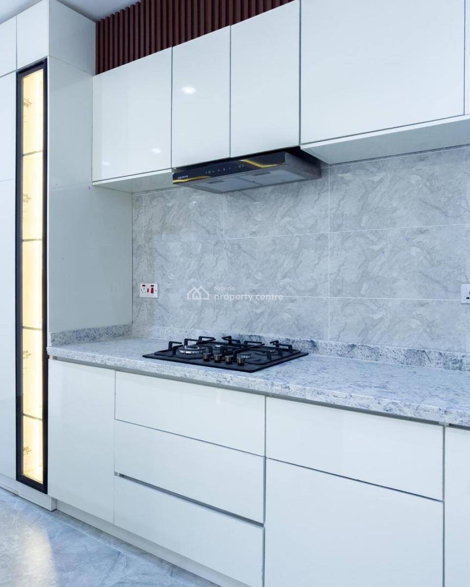 Contemporary Luxury 2 Bedroom Apartment with Balcony & Gym, Lekki Phase 1, Lekki, Lagos, Flat / Apartment for Rent